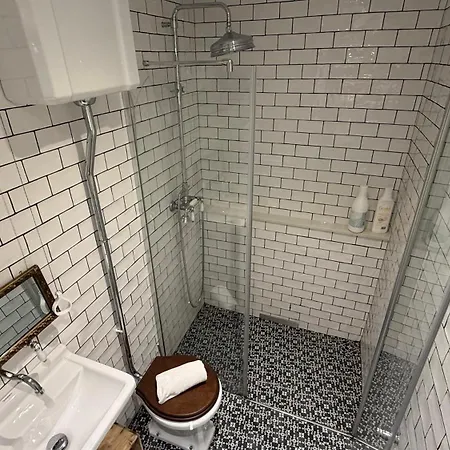 Apartman Tiny Place Loud Fun Street